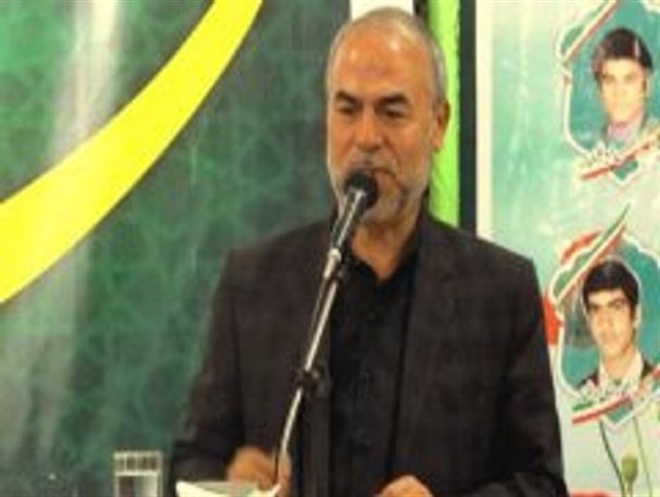 نقشه استکبار سر کار آوردن افراد مرعوب فرهنگ غرب است/ مدافعان حرم «حسین زمان» را یاری می کنند