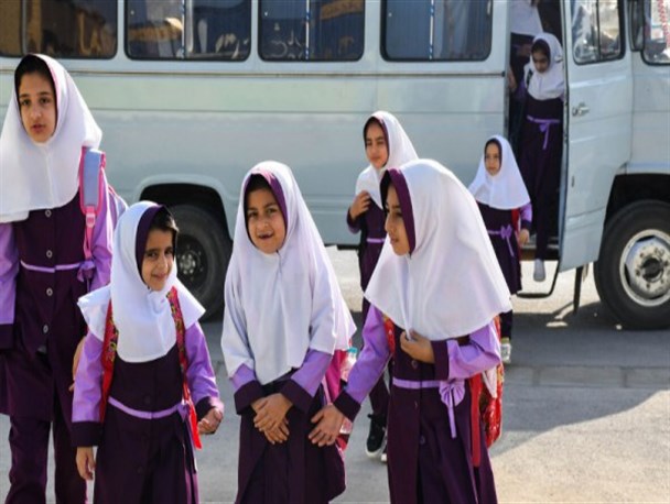 تحصیل با طعم محرومیت/ از عدم رغبت رانندگان برای سرویس دهی تا مشکلات تردد دانش آموزان روستایی