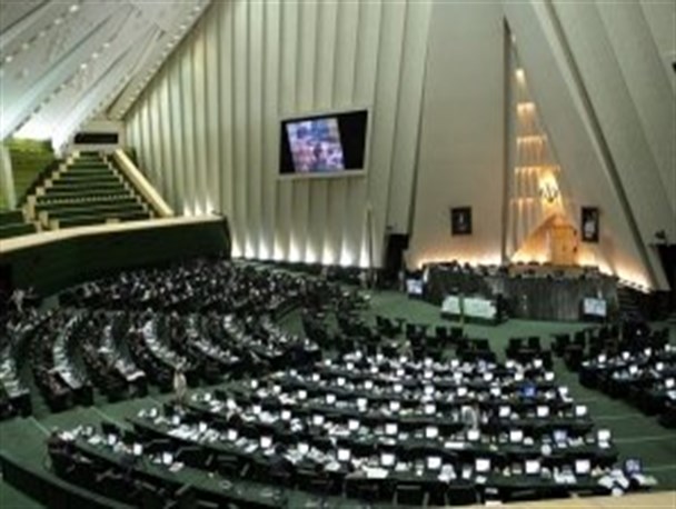نیلی از مجلس رای اعتماد نگرفت/ وزارت علوم همچنان بدون وزیر