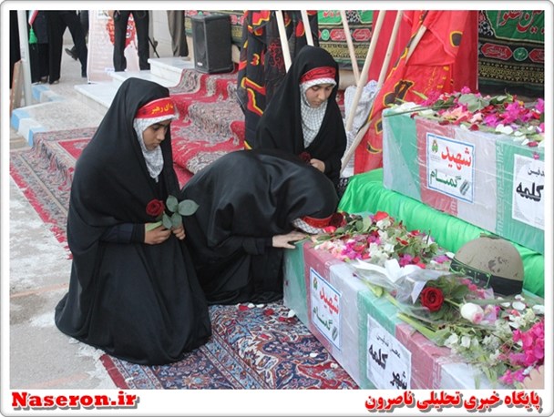 تصاویر/ استقبال دانش آموزان دختر برازجانی از شهدای گمنام