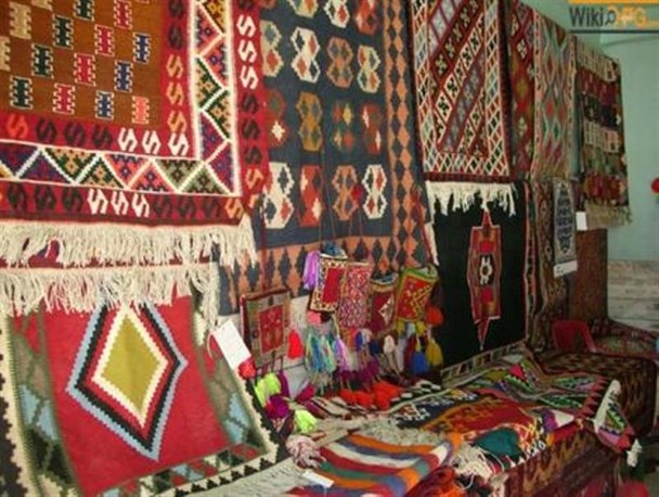 بازارچه صنایع دستی قاین درسراشیبی اعتبار/ارزآوری مهم ترین مزیت صنایع دستی