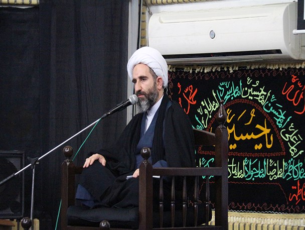 مدیون خون مدافعان حرم هستیم/ 13 آبان نباید کم رنگ شود/ بعضی ها به دنبال پایین آوردن فیتیله «مرگ بر آمریکا» هستند