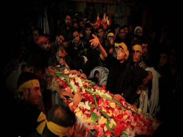 یادواره 5 شهید دانشگاه آزاد همدان با حضور همرزم گمنامشان برگزار شد+تصاویر