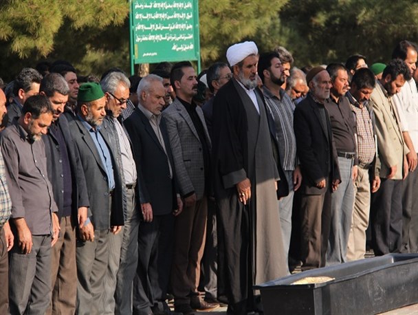 گزارش تصویری/ جسم پدر شهید رحمت الهی در خاک آرام گرفت