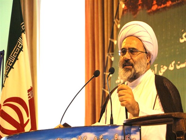 سیاه نمایی، جنگ روانی و شبکه های اجتماعی ابزار دشمنان برای لاابالی فرهنگی و سلطه/رابطه با کد خدا برای حل مشکلات، خوش خیالی است/ عده ای به دنبال خاموش کردن روحیه انقلابی در جامعه هستند
