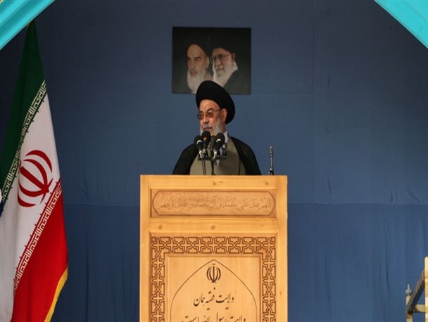 سربلندی با مقاومت ایجاد می شود نه با ترس/ کلید زیر بار ظالم نرفتن ایستادگی در برابر استکبار است