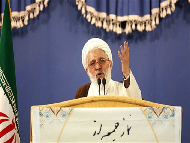 اسلام دشمن متجاوزین به بیت المال است