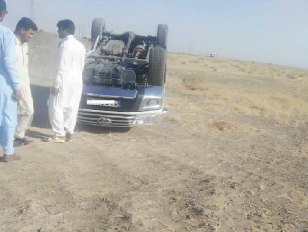 دو مصدوم بر اثر واژگونی خودرو تویوتا دوکابین در محور دلگان-ایرانشهر