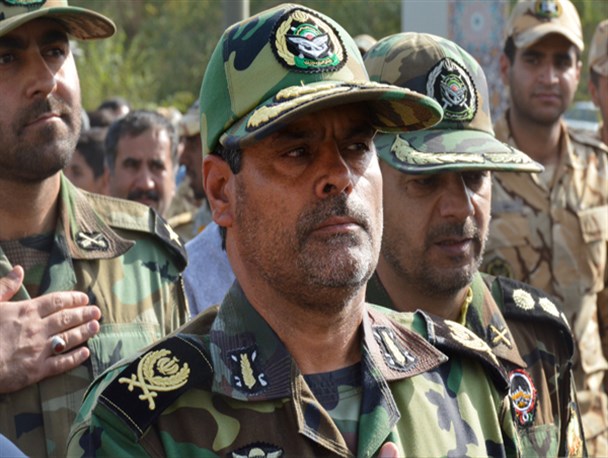 حضور پیکر شهدا پس از سال ها برای ما تلنگر است/ ارتش دوشادوش سپاه تحت فرماندهی کل قوا از کشور دفاع می کند