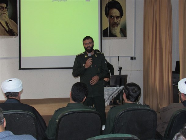 ائمه جماعات نقش انسان سازی در جامعه را ایفا می کنند
