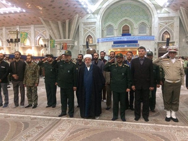 مقابل سرزنش کسانی که به ظاهر در جبهه انقلاب هستند کوتاه نخواهیم آمد