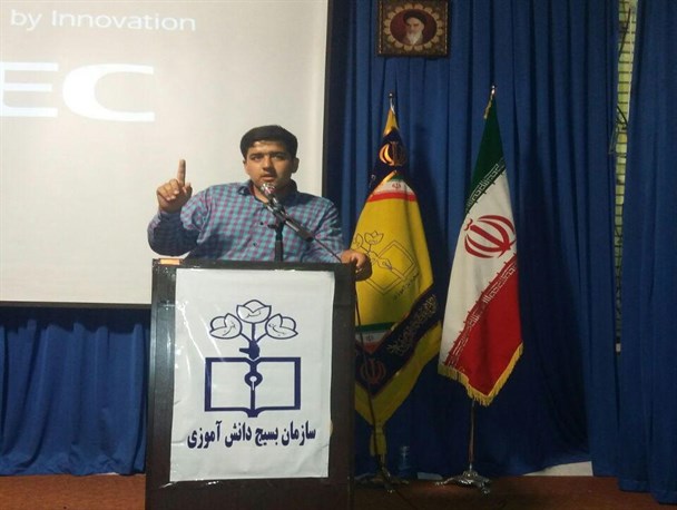 دشمن به دنبال تغییر تفکر دانش آموزان است