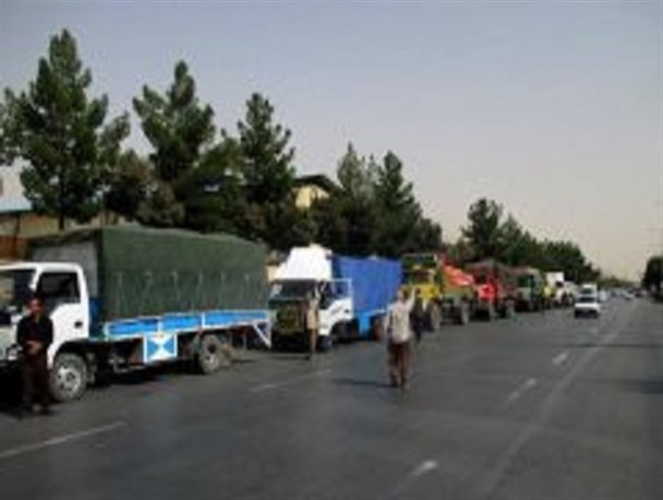 اعزام ۳۰ دستگاه کامیون نذورات و کمک‌های مردم شاهین شهر به کربلای معلی