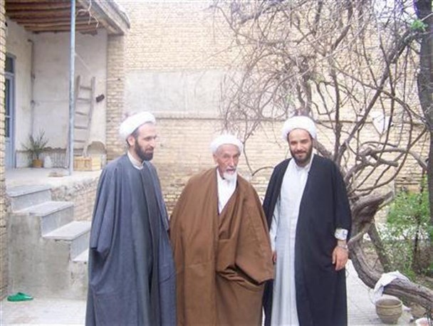 رفتار و منش آیت‌الله گنبدی برای ما یک الگوی کامل است