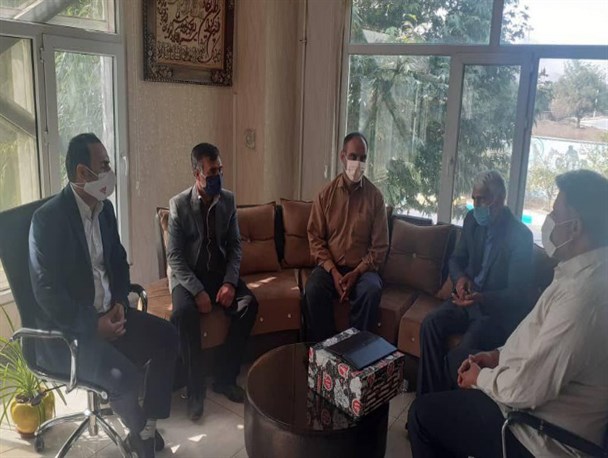 بازگشت کیف مدارک و پول نقد به صاحبش از طریق راننده تاکسی صحنه ای + عکس