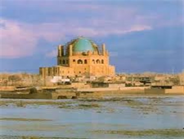 بازدید خادمان حرم اباعبدالله الحسین(ع) از گنبد سلطانیه