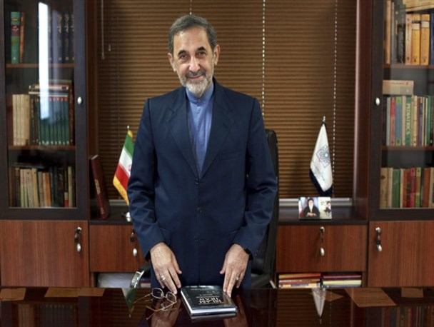 ولایتی در تبریز سخنرانی می‌کند