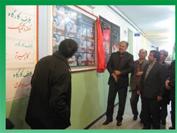 رونمایی از تمثال 29 شهید دانش آموز در هنرستان 17 شهریور اردبیل