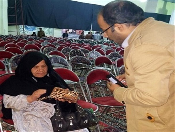 گلایه تعدادی از مادران شهدا از عدم نصب تصویر فرزند شهیدشان در محل برگزاری یادواره شهدای پیشوا