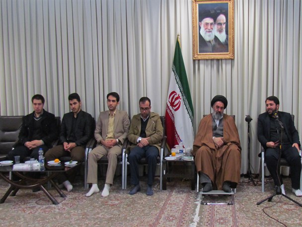 دیدار دانشجویان دانشگاه مذاهب کردستان با نماینده ولی فقیه در استان/عکس