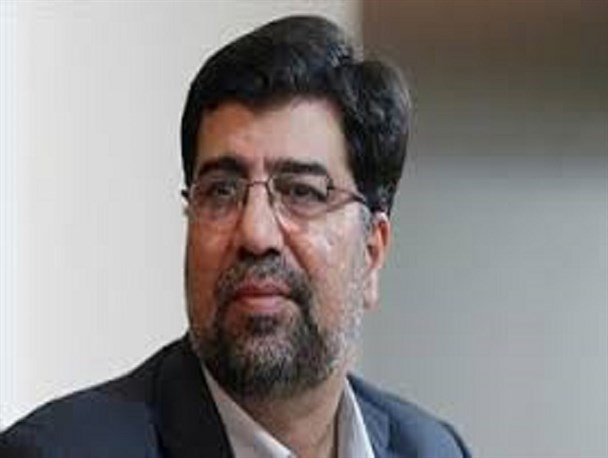دارد خبر اشکِ سَحَر، مرگِ سفیرِ نور را/ بر تن سیه پوشیده مَه، آن کُشتۀِ مَستور را