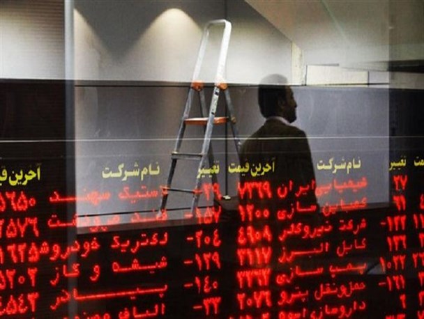 دخالت دولت در بازار بورس همچون شمشیر دو سر است/ کاهش نقدینگی در کل جامعه، از حجم معاملات بورس کاسته است