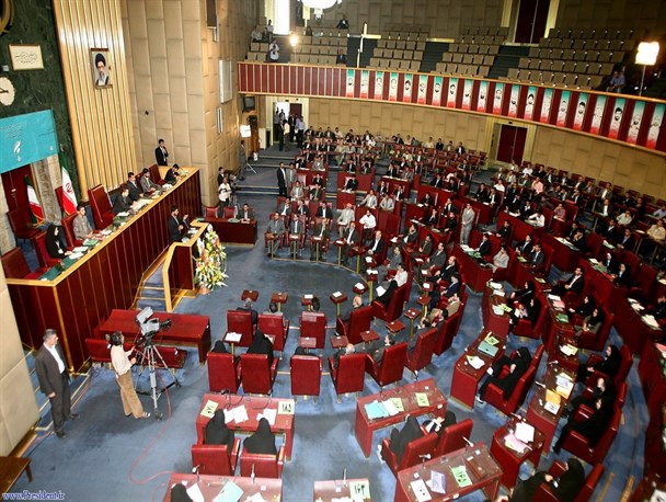 از نظارت صوری بر «قراردادهای چرب و نرم نفتی» تا چاقو تیزکنی برای «کانون های توهم پراکنی»