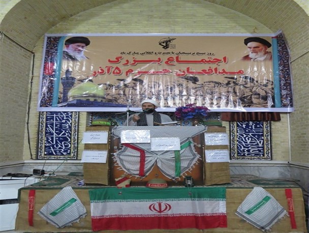 همان طور که می گوییم مرگ بر آمریکا باید مرگ بر فتنه گر بگوییم/اگر بصیرت وجود داشته باشد دشمن داخلی و خارجی فرقی نمی کند