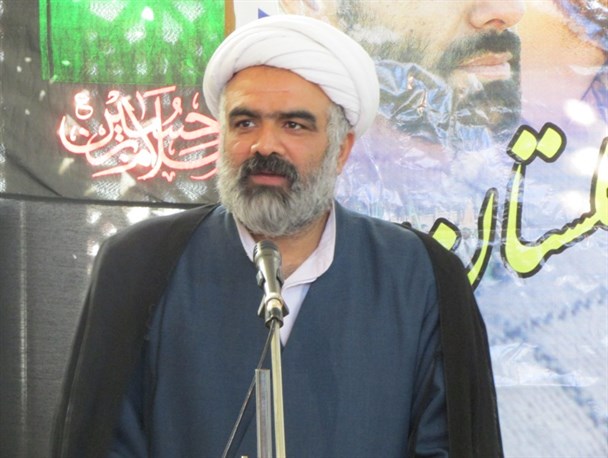 طلبه و روحانی وقتی جدای از بسیج باشد از مسیر الهی دور می شود