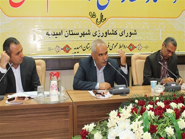 باید کشاورزان را به تولید کشتهای گلخانه ای ترغیب نمود