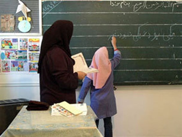 رفت و آمد و بیتوته مشکلات عمده معلمان زن/عدم بکارگیری سیاست بومی گزینی در انتقالی ها
