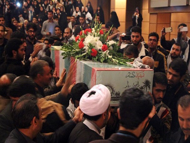 فرزندان روح الله بر دستان انقلابیون جوان تشییع شدند/تصاویر