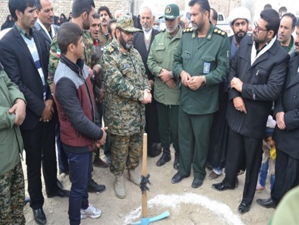 تجلیل از بسیجی قهرمان کشتی فرنگی جهان توسط فرمانده سپاه سلمان