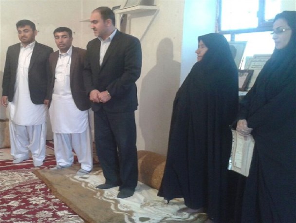 دیدار و سرکشی مسئولان دلگانی با خانواده شهدای نوجوان+ تصاویر