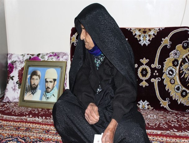 دیدار جانشین فرمانده سپاه کردکوی با خانواده برادران شهید نجار در ولاغوز+تصاویر