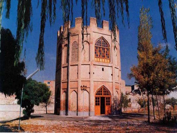 برجی که در سایه‌‌ی تبریز 2018 از گمنامی درآمد/ فلسفه‌‌ی احداث برج خلعت‌‌پوشان تبریز چیست؟