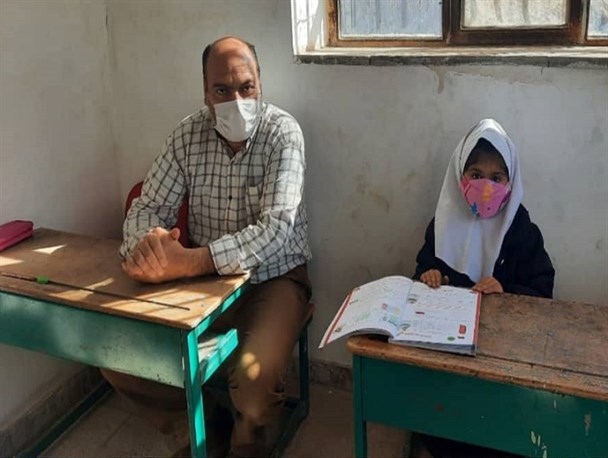 معلمی که برای آموزش یک دانش‌آموز به روستای صعب‌العبور طارم می‌رود/ این مدرسه‌ یک روز هم تعطیل نشد