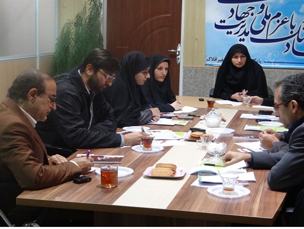 میزگرد بررسی راهکارهای اقتصاد مقاومتی برای برون رفت از چالش های اقتصادی درایران