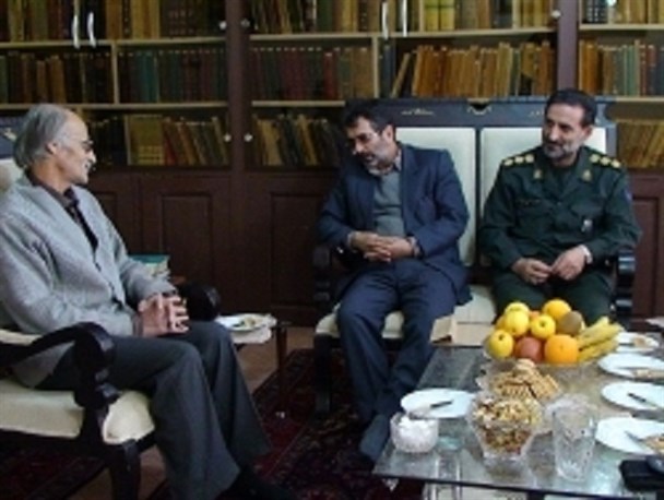 دیدار مسئولین سپاه و بنیاد شهید با خانواده معظم شهدای ارتش