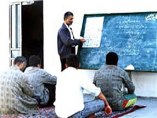 بالای ۸۰ درصد زندانی ها بی سواد و یا کم سواد هستند