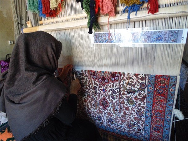 قالیبافان سیروانی نقش بی مهری می بافند/بیمه دغدغه اصلی قالیبافان
