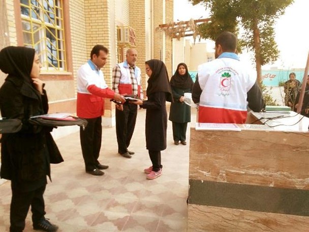 تجلیل هلال احمر دیلم از دانش آموزان دادرس