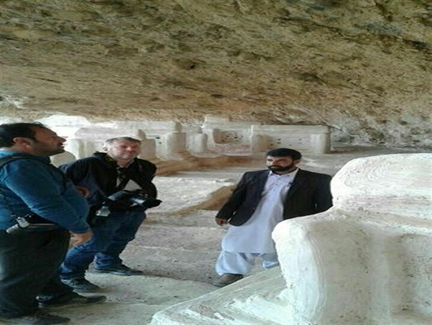 بازدید گردشگر فرانسوی از آثار تاریخی روستای گردشگری تمین