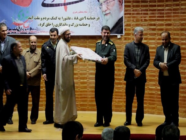 ملک زاده: کسانی که جلوتر از ولایت فقیه حرکت می کنند قابل قبول نیستند/افراط و تفریط پذیرفتنی نیست