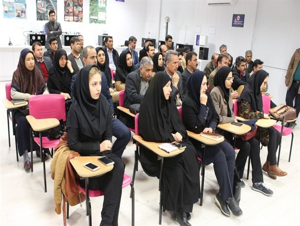 تصاویر/بازدید سرگروه های دروس فیزیک و شیمی مدارس گلستان از آزمایشگاه پلاسمای کردکوی