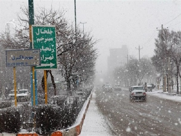 بارش دومین برف زمستانی در اردبیل/ گردنه‎های کوهستانی برفی است