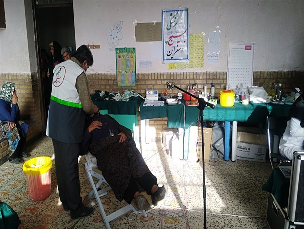 خدمات رایگان دندان پزشکی به بیش از ۱۷۰ نفر در روستای قنبرباغی