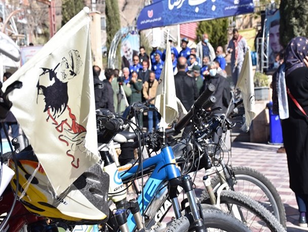 دوچرخه سواران مازندرانی در جوار مزار سردار دل ها