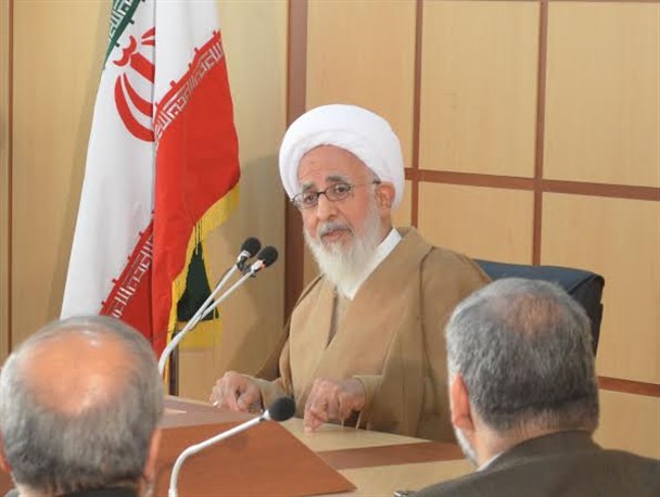 کشوری که دستش پیش بیگانکان دراز باشد مشمول نفرین الهی می شود