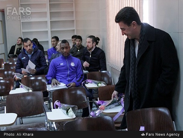 در رختکن استقلال چه گذشت؛ اعتراض اولادی و نیکبخت به نیمکت نشینی